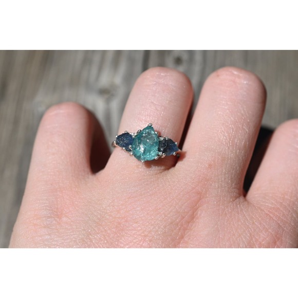Ocean-Inspired Raw Gemstone Ring with Teal and Blue Crystals on Silver B… - Picture 7 of 10